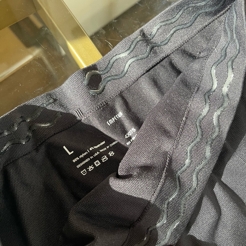 Size Large Shapermint leggings